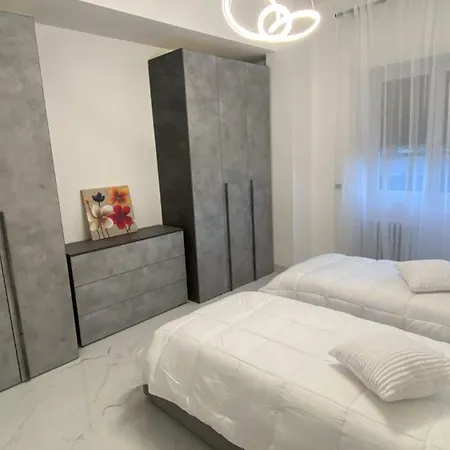 Tiburtina Flats Apartament *